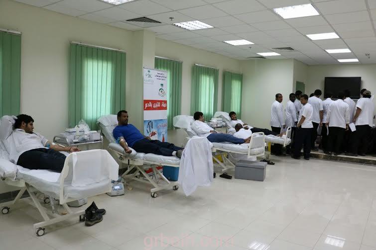 120 متبرع بالدم من منسوبي كلية تقنية نجران