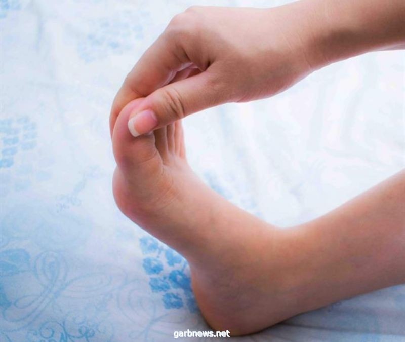 أسباب تنميل القدمين أثناء النوم ونصائح لتجنبها