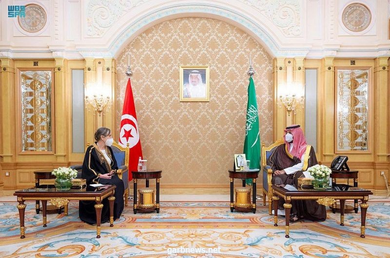سمو ولي العهد يلتقي رئيسة الحكومة التونسية