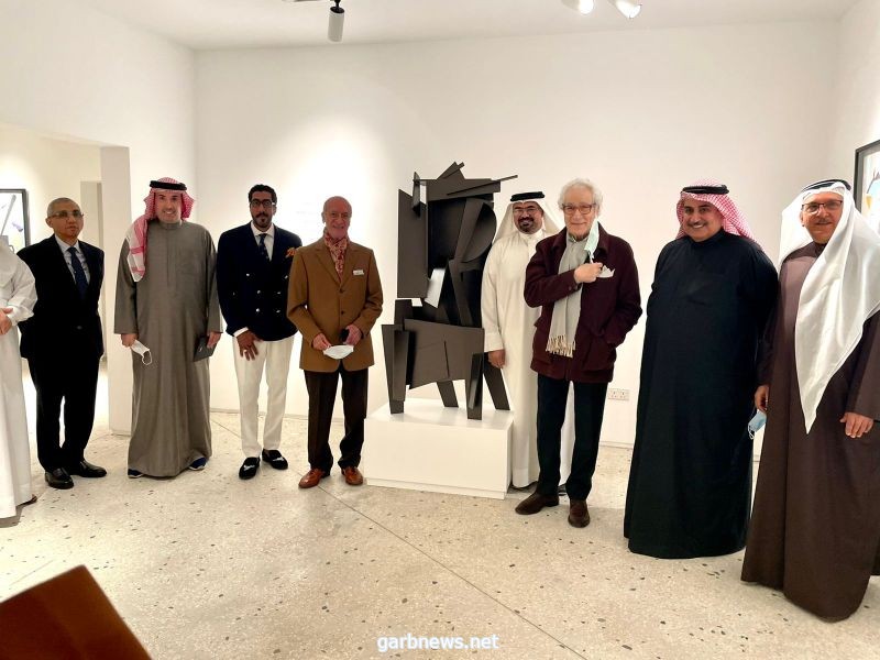 فاروق حسني يحضر افتتاح معرض حنين للفنان البحريني خالد فرحان