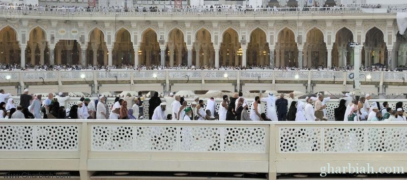  ضيوف الرحمن يؤدون أول جمعة من شهر رمضان المبارك بالمسجد الحرام