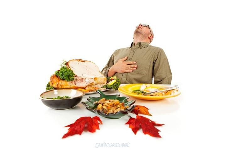 "الصحة": 4 نصائح لتجنب مشاكل الإفراط في تناول الطعام أثناء العيد
