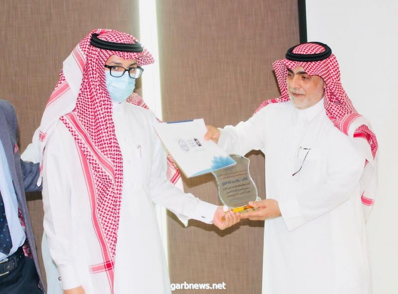 مدير تعليم تبوك يكرم الطلبة الفائزين في تصفيات مشروع "تحدي القراءة العربي"