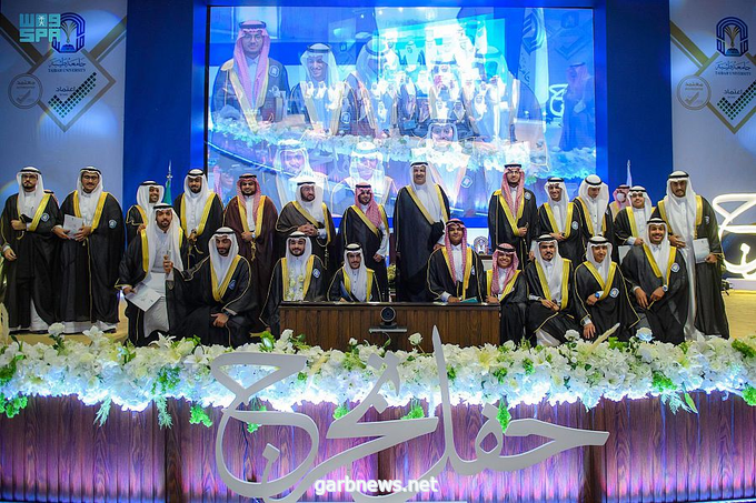 سمو أمير المدينة المنورة يرعى حفل تخريج الدفعة الثامنة عشرة من طلاب جامعة طيبة.