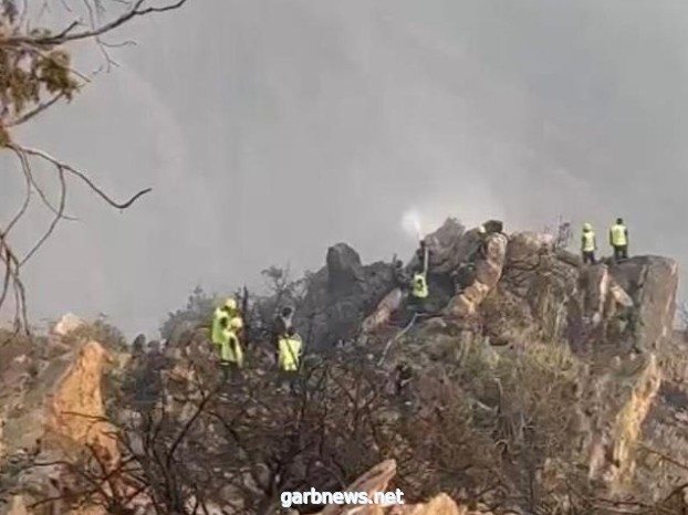 "الدفاع المدني" يواصل عمليات إخماد حريق في قمة جبل بوادي ضيم بالطائف