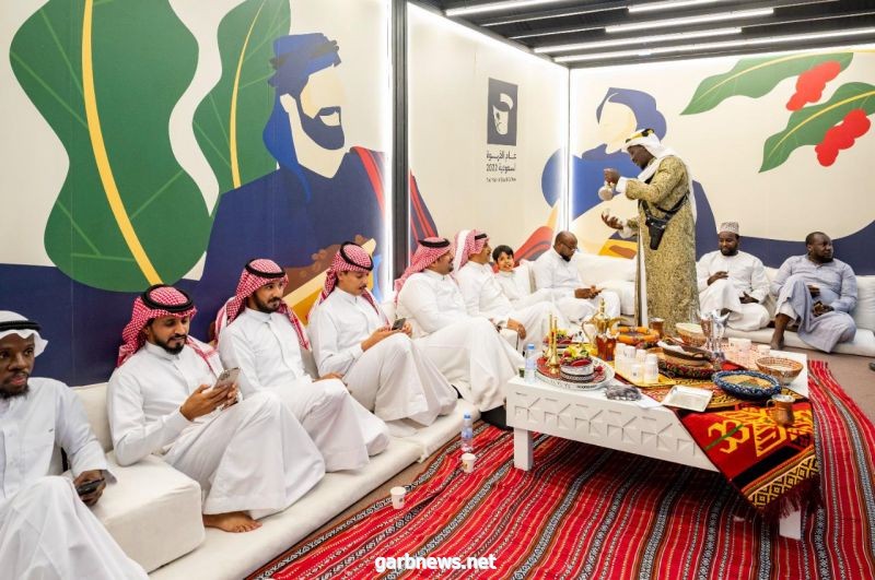 معرض المدينة المنورة للكتاب يستقبل زواره بالفلكلور الشعبي والقهوة السعودية