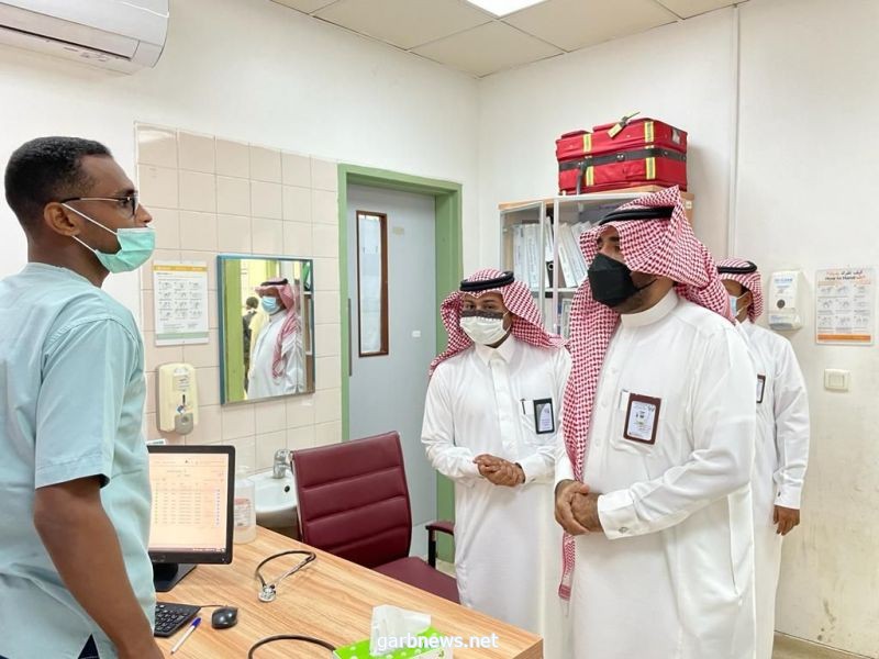 محافظ العيدابي يزور المستشفى العام بالمحافظة