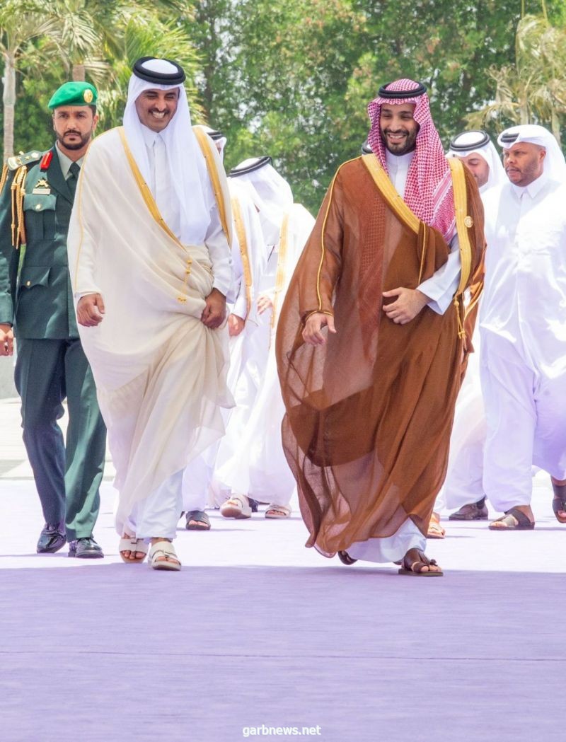 ولي العهد يستقبل أمير قطر في مطار جدة