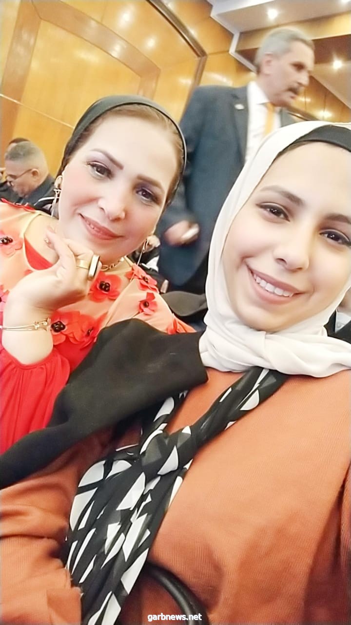 الإعلامية نجلاء تشارك ابنتها “خلود” فرحة التخرج