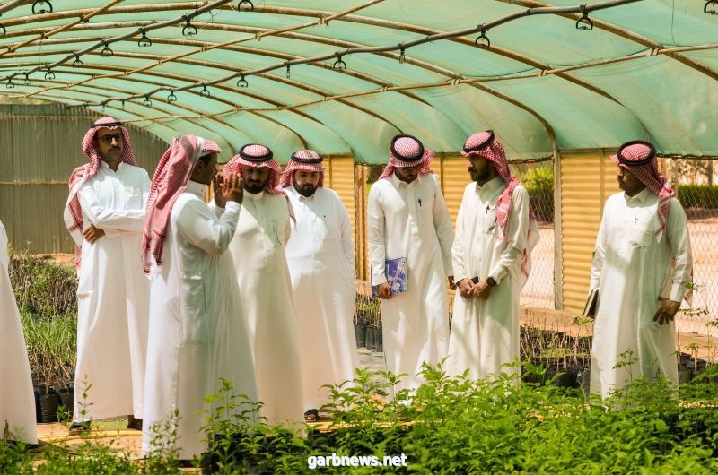 وفد أكاديمي من جامعة حائل يطلع  على محطة إكثار البذور بالقاعد