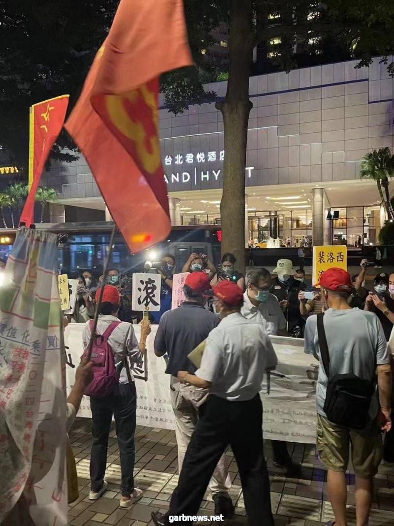 بالصور.. مظاهرة أمام فندق إقامة بيلوسي في تايوان