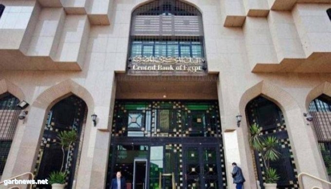 بنوك مصر تُقيَّد سحوبات الدولار من الخارج