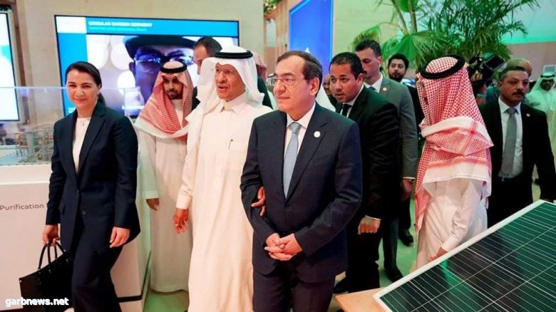 زيارة الامير عبد العزيز بن سلمان آل سعود جناح مبادرة السعودية الخضراء