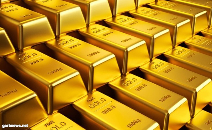 الذهب يرتفع وصعود الدولار يحد من المكاسب