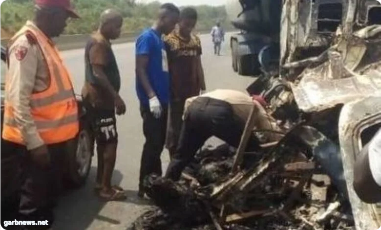 نيجيريا: مصرع 18 شخصاً «حرقاً» جراء تصادم حافلة ركاب بشاحنة