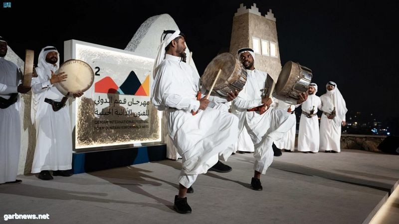 مهرجان قمم الدولي يعرِّف زواره بلون «الرزفة» النجراني