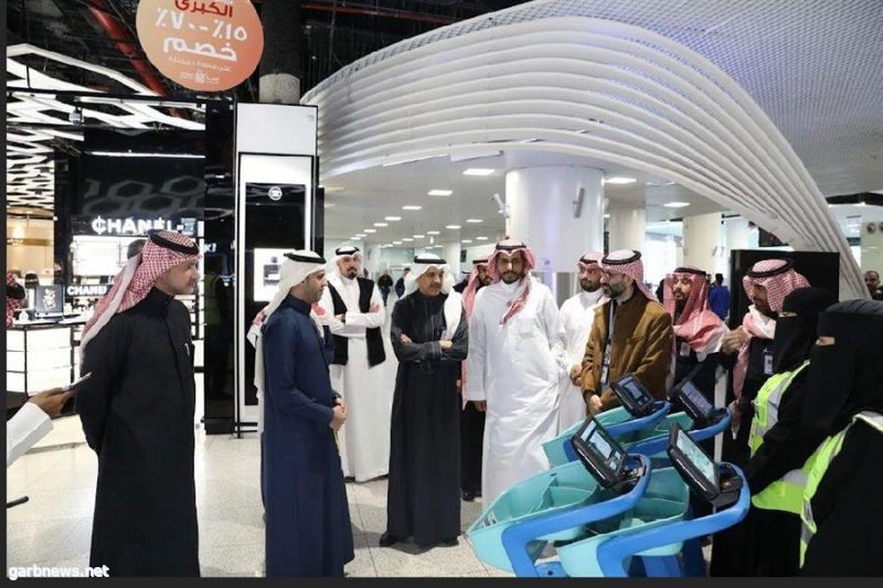 “مطارات الرياض” تطلق خدمة عربات التسوق الذكية بمطار الملك خالد