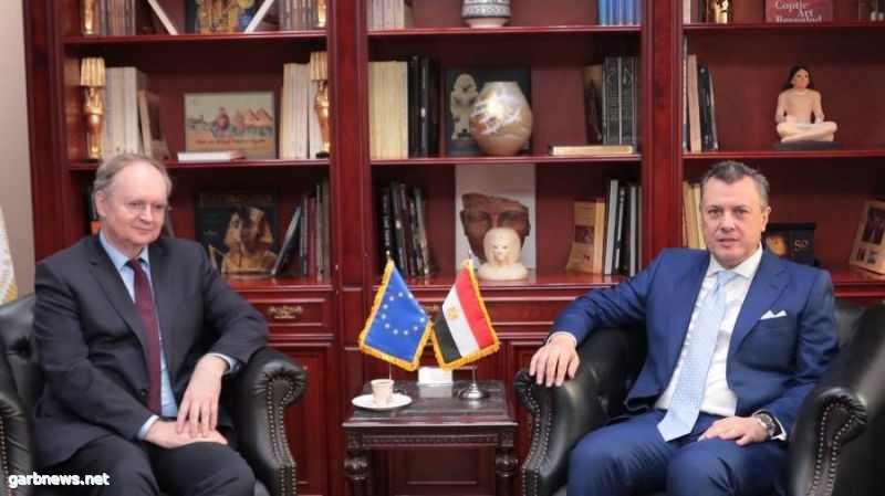 وزير السياحة والآثار يلتقي مع سفير الاتحاد الأوروبي بالقاهرة لبحث التعاون المشترك