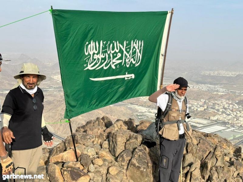 راية العز ترفرف فوق قمة جبل الطارقي