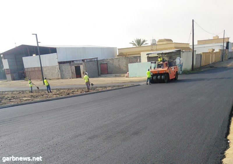 بلدية بيشة تنفذ مشروع صيانة وإعادة تأهيل الطرق