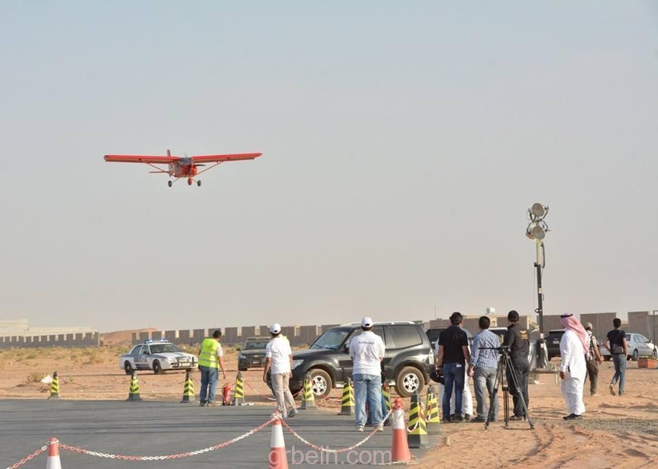 علم المملكة يرفرف في سماء الرياض في بداية احتفالات الفطر