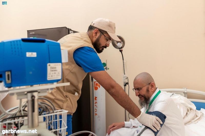 تقديم أكثر من 7600 خدمة طبية لضيوف برنامج خادم الحرمين الشريفين للحج في مكة المكرمة والمدينة المنورة.