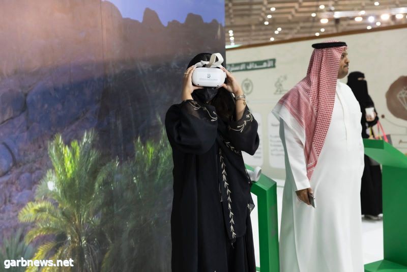 الواقع الافتراضي يجذب زوار جناح هيئة تطوير محمية الملك سلمان في معرض الصقور