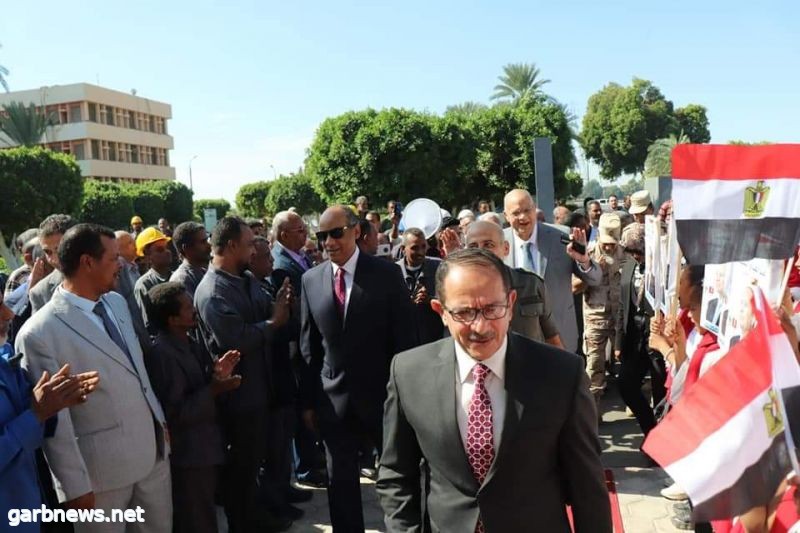 الاتحاد العام لعمال مصر والقوات المسلحة المصرية يدعمون الرئيس بالسبائك الحديدية بإدفو