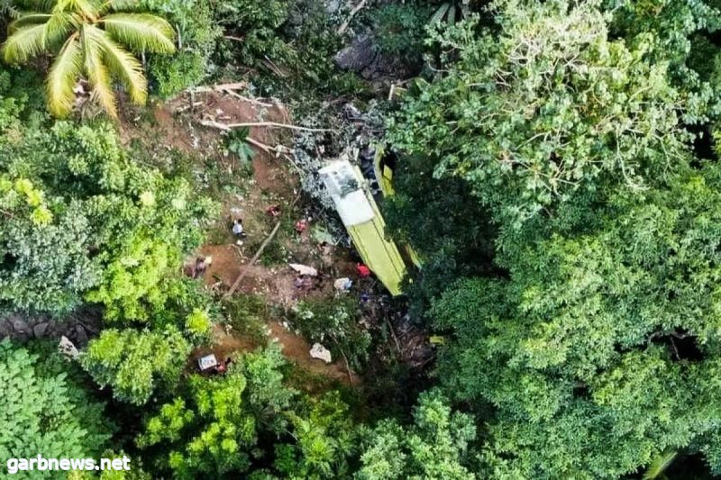 مقتل 17 شخصاً في سقوط حافلة من أعلى جبل في وسط الفلبين