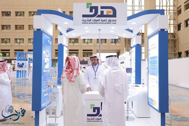 ."العمل والتنمية الاجتماعية" و"هدف" يستعرضان برامج الدعم والتدريب والتوظيف أمام زوار أسبوع المهنة بجامعة الملك سعود