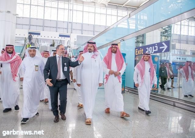 أمير المدينة يتفقد مطار الأمير محمد بن عبدالعزيز للاطمئنان على سير الأعمال