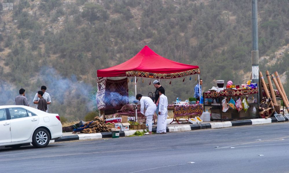 الباحة تشهد إقبالاً كبيراً من المصطافين والزوار الباحثين عن الأجواء العليلة