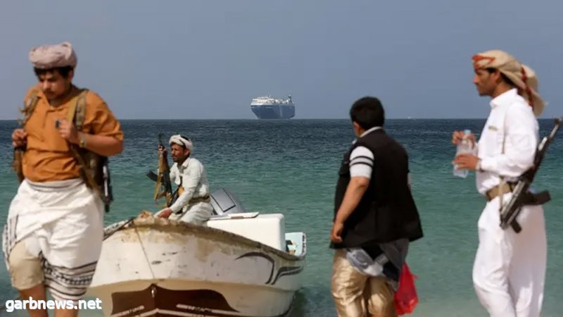 حادث مريب قبالة الحديدة.. استهداف سفينة تجارية