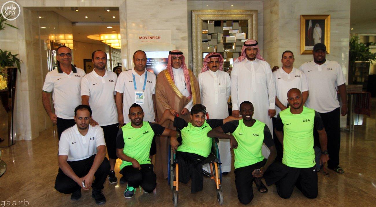 سفير المملكة لدى قطر يزور بعثة أخضر الاحتياجات الخاصة
