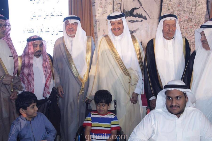 سلطان بن سلمان يشارك ابنائه من أطفال جمعية الاطفال معاقين فرحتهم
