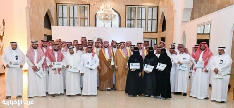 سمو محافظ الطائف يكرم المشاركين في الملتقى العالمي للورد والنباتات العطرية في نسخته الأولى سمو محافظ الطائف يكرم المشاركين في الملتقى العالمي للورد والنباتات العطرية في نسخته الأولى