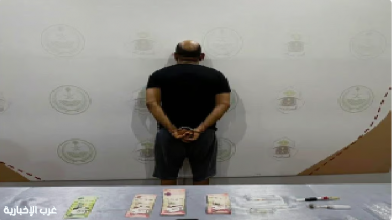 القبض على مخالف لنظام أمن الحدود لترويجه مواد مخدرة في جدة القبض على مخالف لنظام أمن الحدود لترويجه مواد مخدرة في جدة