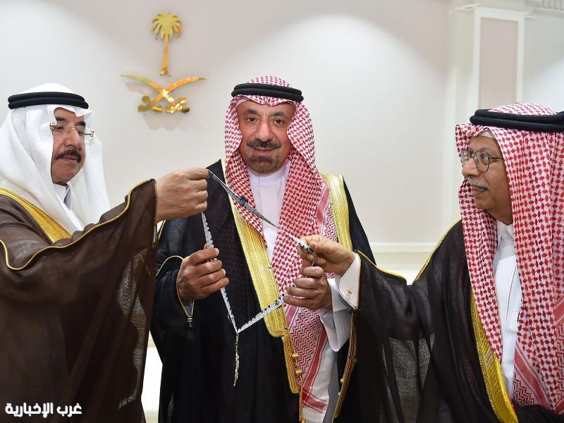 أمير نجران يتسلم تكريم مؤسسة "قدوات عطاء ووفاء للوطن" أمير نجران يتسلم تكريم مؤسسة "قدوات عطاء ووفاء للوطن"