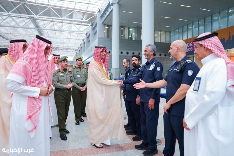 محافظ جدة يتفقد سير العمل في مجمع صالات الحج بمطار الملك عبدالعزيز محافظ جدة يتفقد سير العمل في مجمع صالات الحج بمطار الملك عبدالعزيز