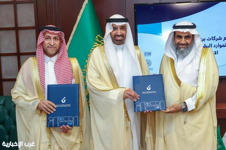 الراجحي يشهد توقيع 9 اتفاقيات تنموية في القصيم ويجتمع مع رجال وسيدات ورواد الأعمال الراجحي يشهد توقيع 9 اتفاقيات تنموية في القصيم ويجتمع مع رجال وسيدات ورواد الأعمال