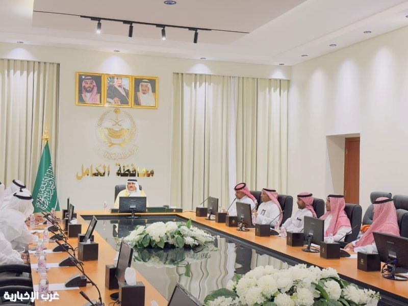 بيئة الكامل تبحث تخصيص مواقع لمشاريع خدمات المياه مع سعادة المحافظ بيئة الكامل تبحث تخصيص مواقع لمشاريع خدمات المياه مع سعادة المحافظ