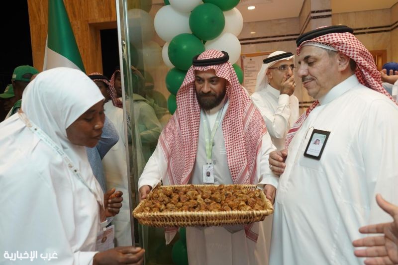 بالزمزم والهدايا والأناشيد... إكرام الضيف تستقبل الفوج الأول من حجاج نيجيريا بالزمزم والهدايا والأناشيد... إكرام الضيف تستقبل الفوج الأول من حجاج نيجيريا