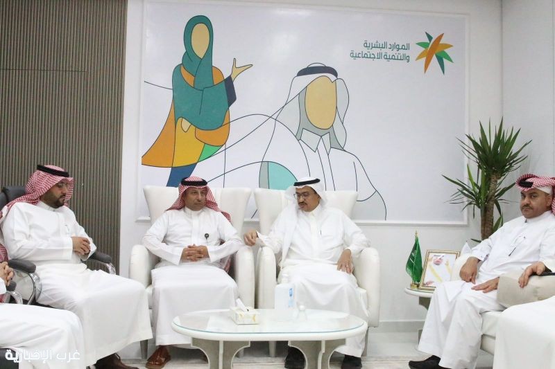 وفد اللجنة الوطنية للجان العمالية يزور فرع “الموارد البشرية” بالحدود الشمالية وفد اللجنة الوطنية للجان العمالية يزور فرع “الموارد البشرية” بالحدود الشمالية