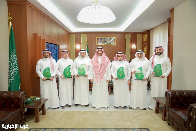 محافظ صبيا يحتفي بمنظمي مهرجان المانجو والفواكه الاستوائية في دورته الـ 21 محافظ صبيا يحتفي بمنظمي مهرجان المانجو والفواكه الاستوائية في دورته الـ 21