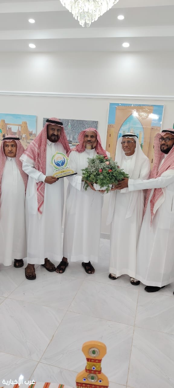 رئيس نادي الثقافة والفنون بصبيا يزور معرض الفنان قالب الدلح رئيس نادي الثقافة والفنون بصبيا يزور معرض الفنان قالب الدلح