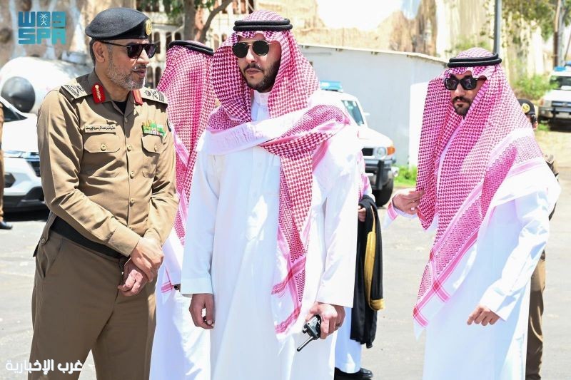 محافظ الطائف يتفقد نقاط الفرز الأمني ويشيد بجهود رجال الأمن في خدمة الحجاج محافظ الطائف يتفقد نقاط الفرز الأمني ويشيد بجهود رجال الأمن في خدمة الحجاج