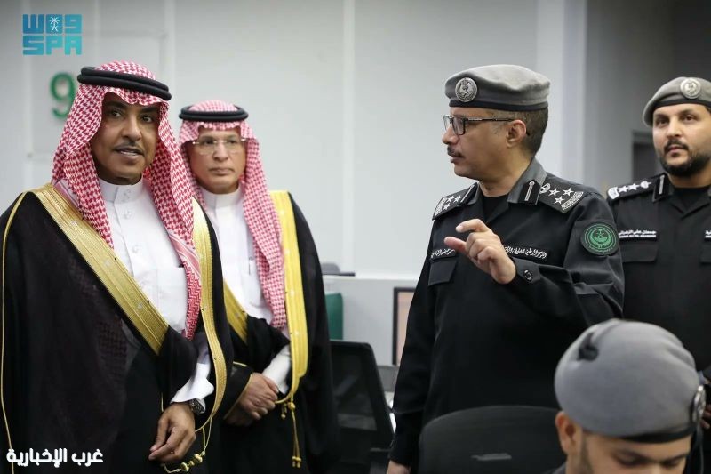 وزير الإعلام يزور مركز العمليات الأمنية الموحدة (911) بمنطقة مكة المكرمة وزير الإعلام يزور مركز العمليات الأمنية الموحدة (911) بمنطقة مكة المكرمة