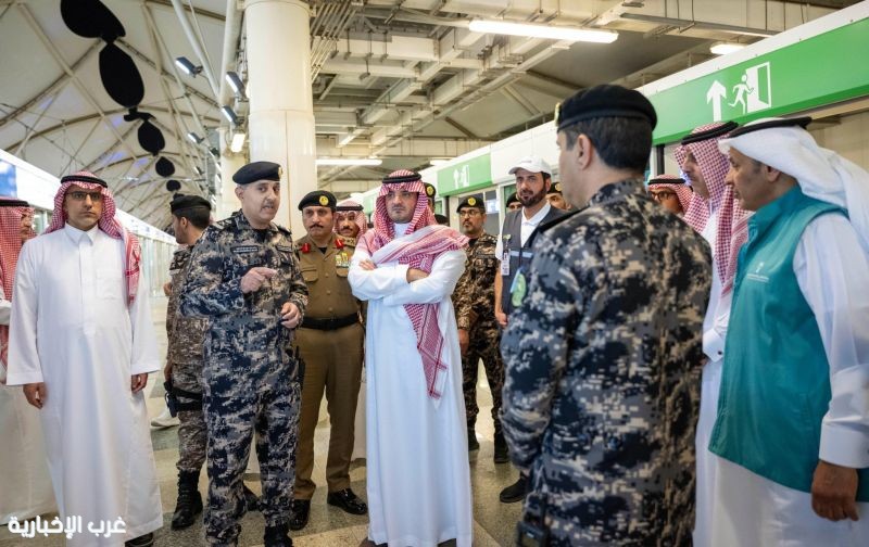 الأمير عبدالعزيز بن سعود يقف على جاهزية قطار المشاعر المقدسة لنقل حجاج بيت الله الحرام ويتفقد قوات أمن المنشآت الأمير عبدالعزيز بن سعود يقف على جاهزية قطار المشاعر المقدسة لنقل حجاج بيت الله الحرام ويتفقد قوات أمن المنشآت