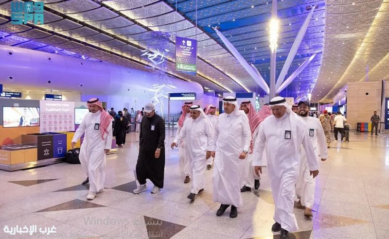 وزير النقل يتابع جاهزية مطار الملك عبدالعزيز الدولي بجدة لتسهيل مغادرة الحجاج وزير النقل يتابع جاهزية مطار الملك عبدالعزيز الدولي بجدة لتسهيل مغادرة الحجاج