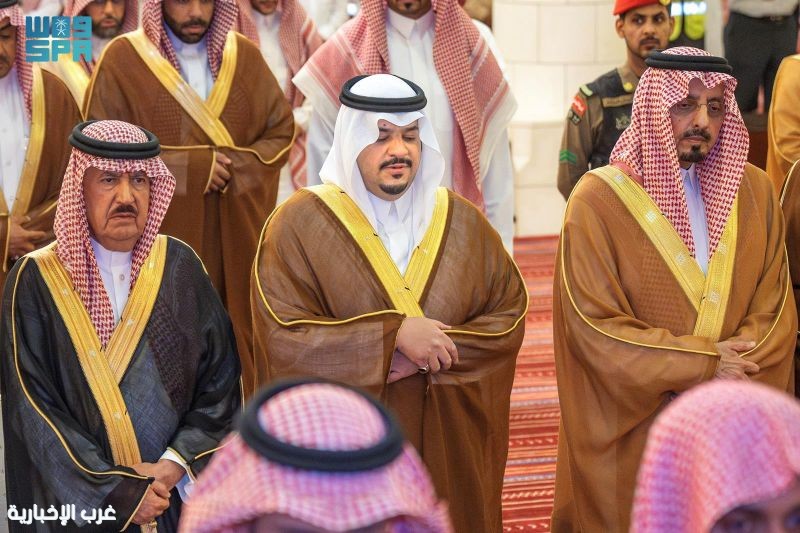 نائب أمير منطقة الرياض يؤدي صلاة الميت على صاحب السمو الأمير فيصل بن تركي بن سعود الكبير آل سعود نائب أمير منطقة الرياض يؤدي صلاة الميت على صاحب السمو الأمير فيصل بن تركي بن سعود الكبير آل سعود